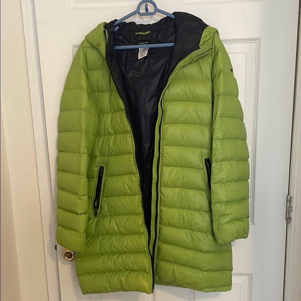 Vibrant Green Puffer Jacket with Quilted Design
